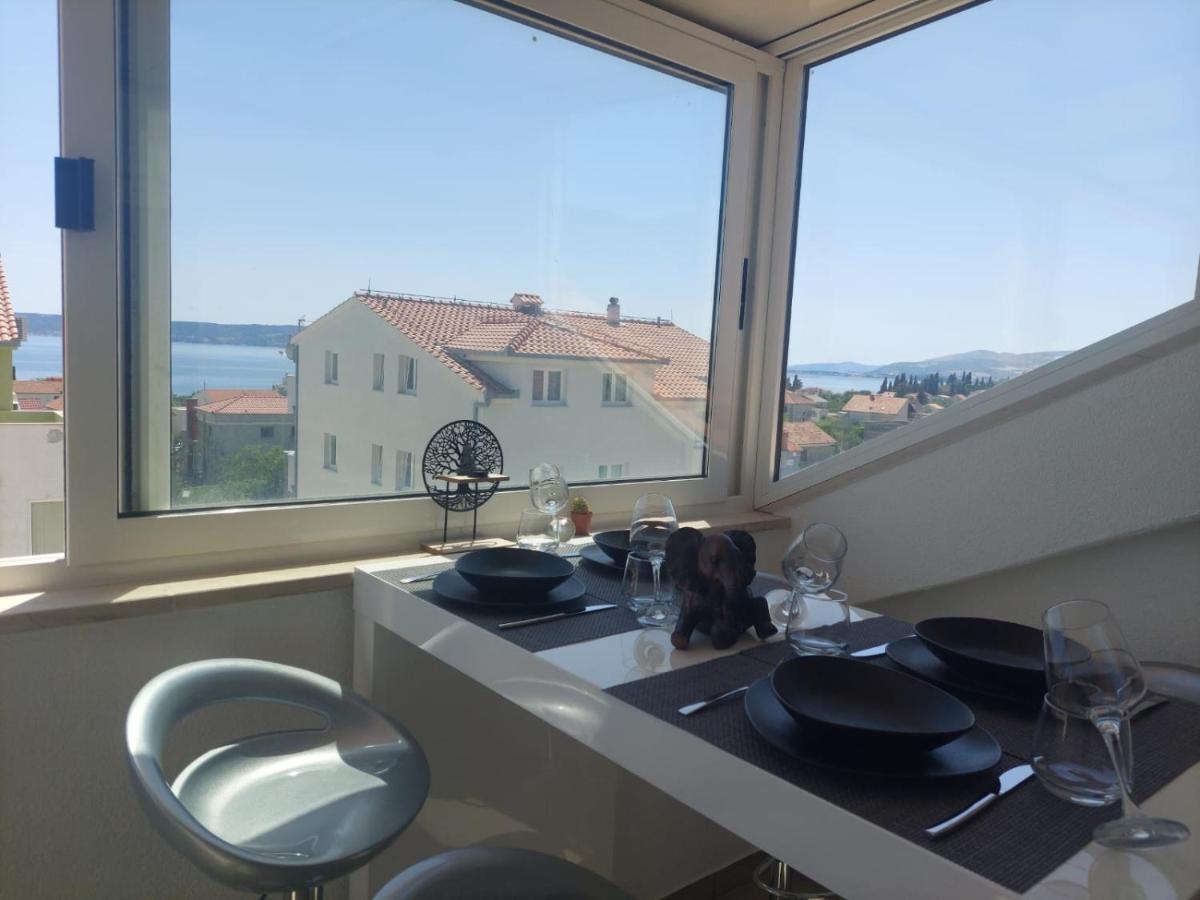 Top Floor Apartment With Sea View Каштела Екстер'єр фото