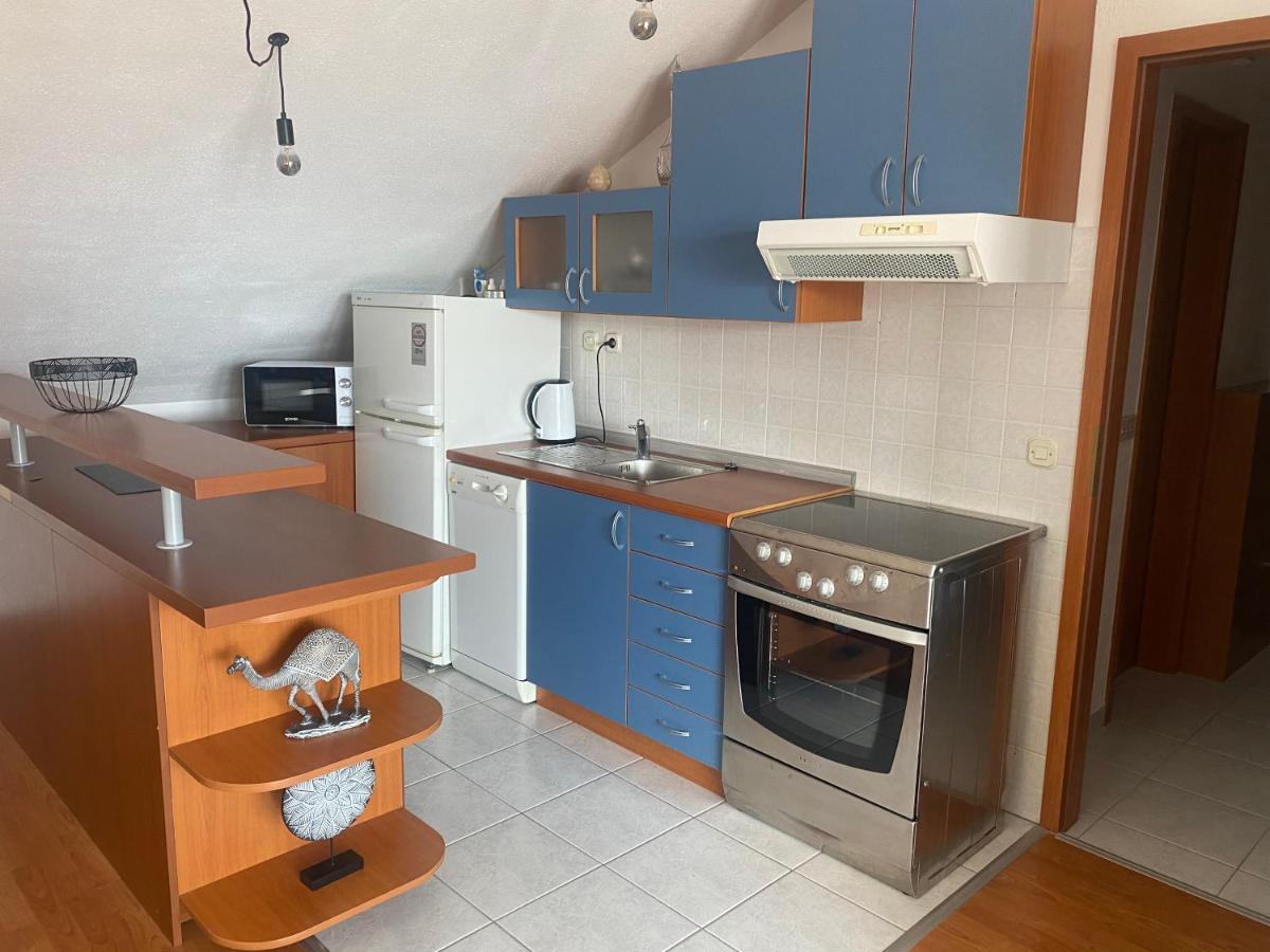 Top Floor Apartment With Sea View Каштела Екстер'єр фото